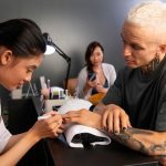 شروع حرفه ای آرایشگری: راهنمای جامع برای یادگیری تتوی بدن از صفر