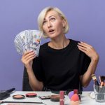 درآمد آرایشگری زنانه در سال جدید چقدر است؟ بررسی واقع بینانه بازار کار